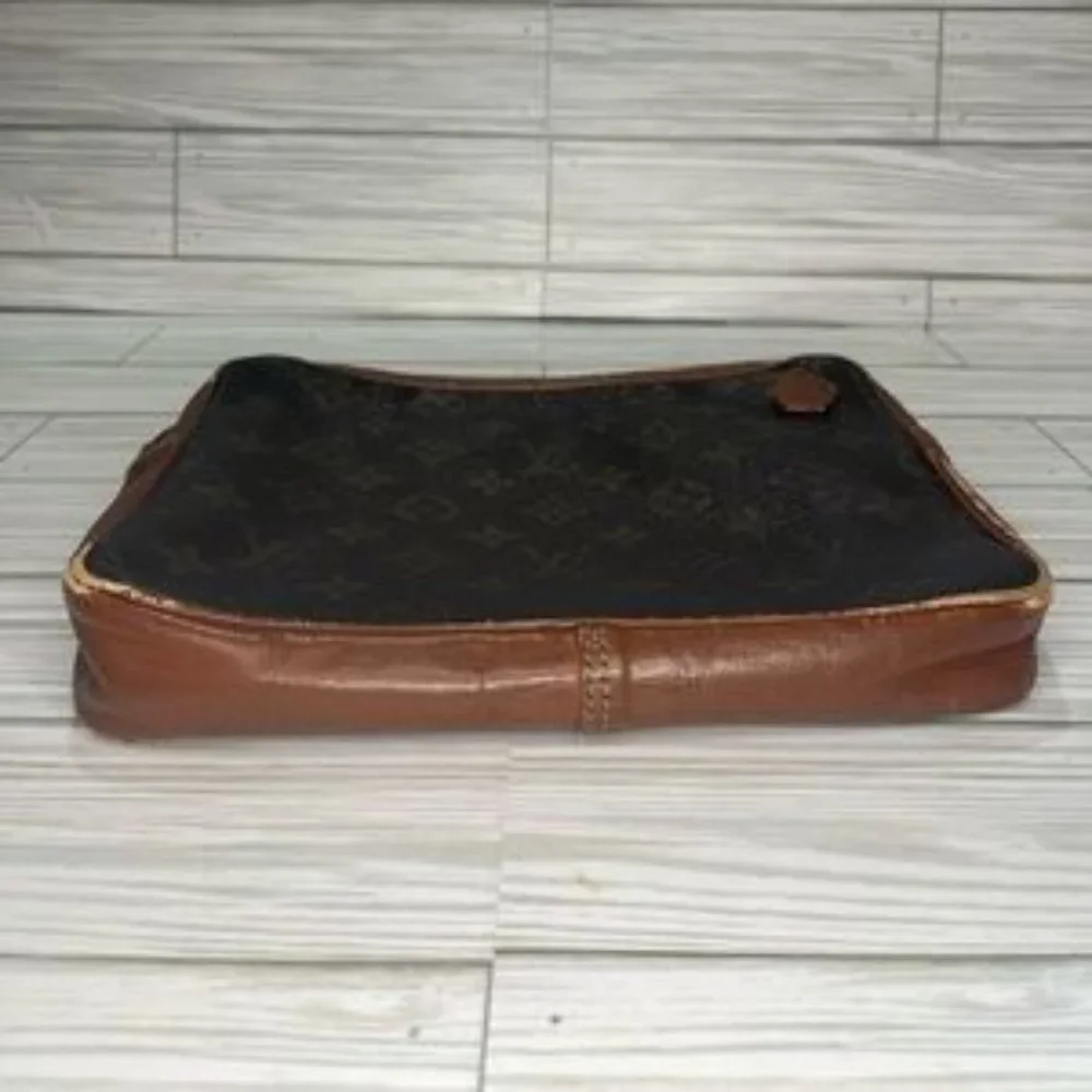 Louis Vuitton Monogram Pochette Second 184 Sport Clutch***